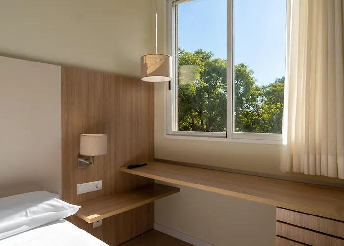 Checkin Valencia Ciscar Пикания